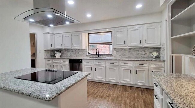 Foto del edificio - 15415 La Paloma Dr