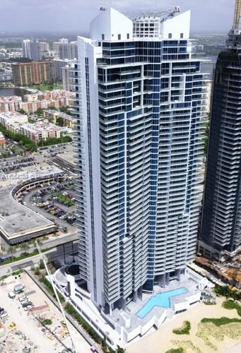 Primary Photo - 17001 Collins Ave