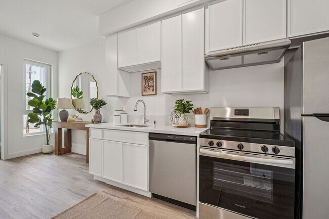 Interior Photo - LEASE UP