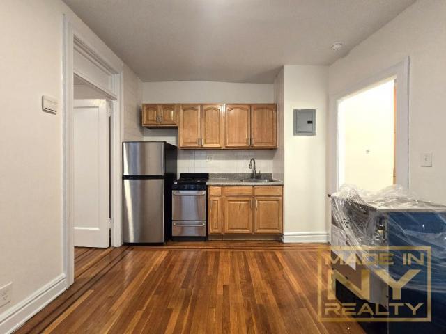 Foto del edificio - 1 bedroom in ASTORIA NY 11106