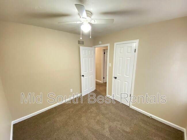 Foto del edificio - 3250 McKell Dr