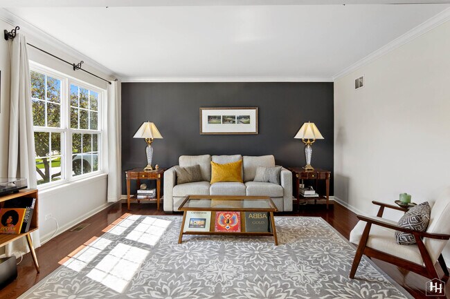 Building Photo - 1061 Autumn Dr