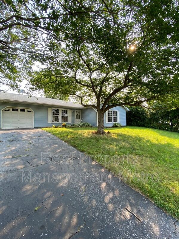 Building Photo - 1902 Stone Hearth Ct