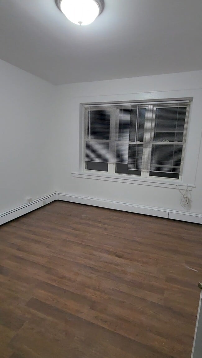 Building Photo - 128 East Ave