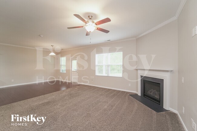 Foto del edificio - 8739 Balsam Bay Rd