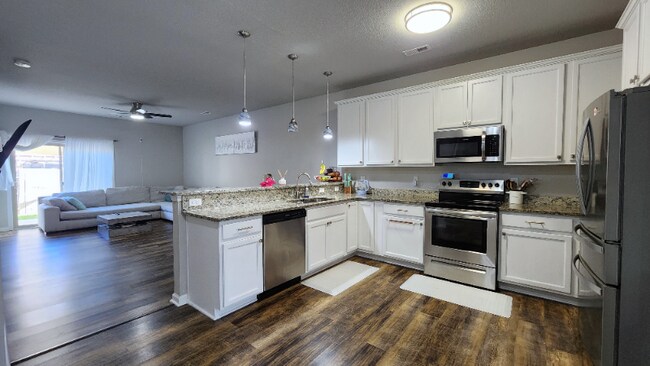 Foto del edificio - 200 Seasons Cir