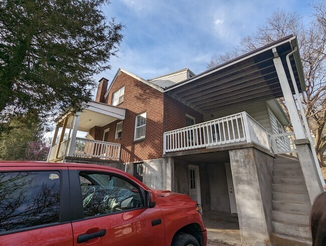 Foto del edificio - 119 Hammett Ave