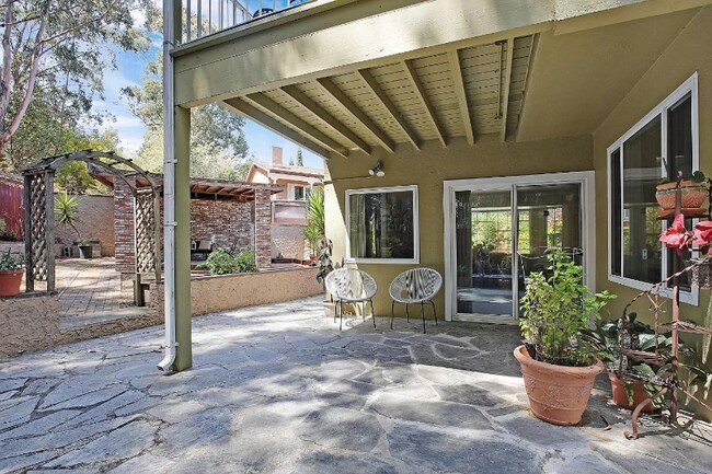 Foto del edificio - 405 Cunningham Way