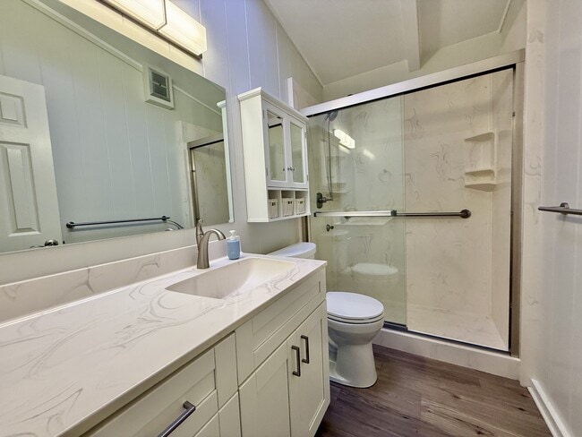 Building Photo - 2422 Anihinihi St