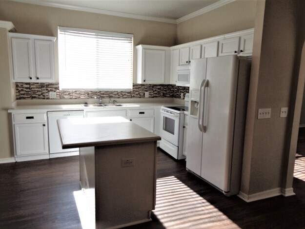 Foto del edificio - 27508 Sky Lake Cir