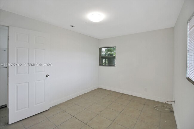Building Photo - 1160 W 26th St