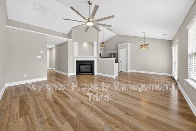 Foto del edificio - 1153 Hawick Dr