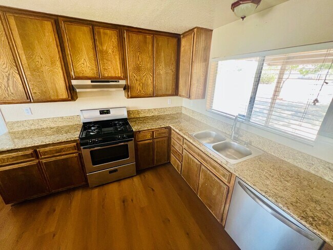 Foto del edificio - 3-Bedroom Hesperia Home on a Large Lot!