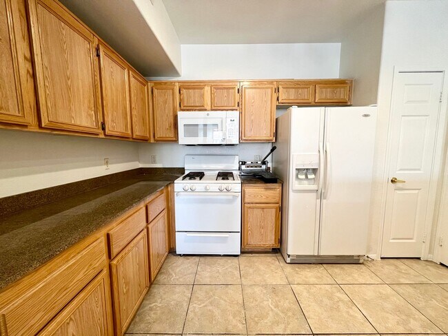 Building Photo - COMING SOON! UPGRADED 1BD/1BA GATED CONDO ...