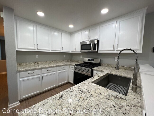 Building Photo - 3 br, 3.5 bath House - 490 White Chapel Ave.