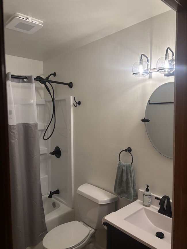 Building Photo - 318 Durant St