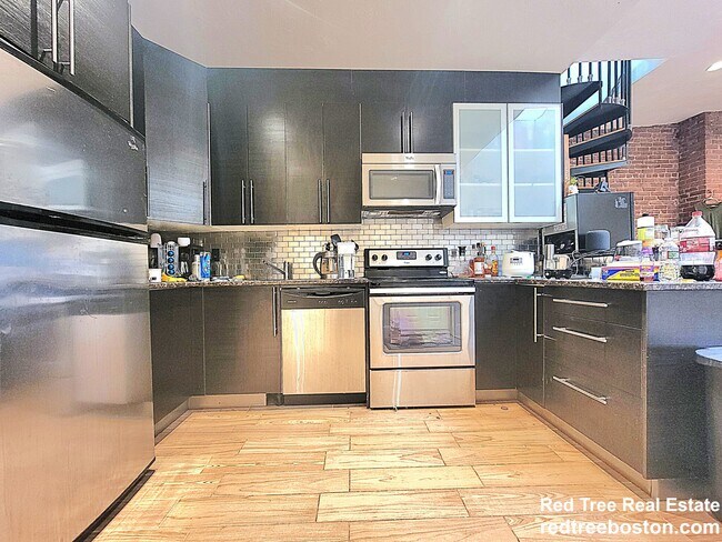 Foto del edificio - 1203 Beacon St