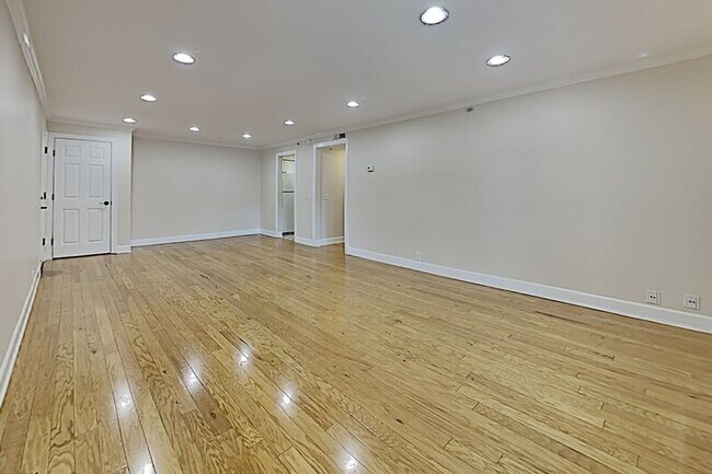 Building Photo - 525 N Dupont Ave
