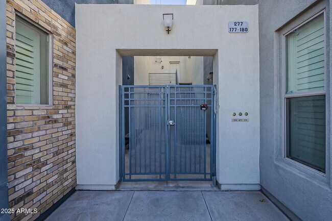 Foto del edificio - 615 E Portland St