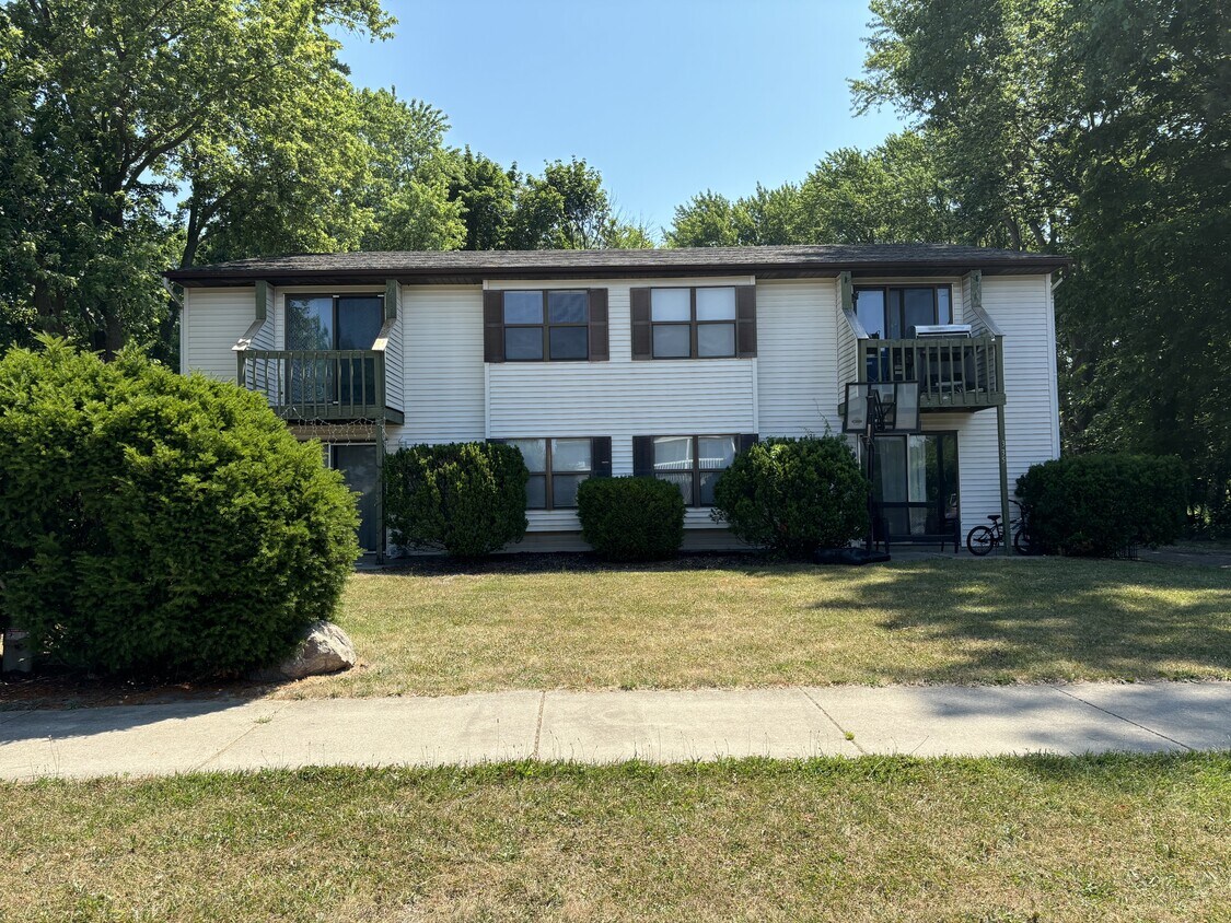 Primary Photo - 335 Oxford Ct