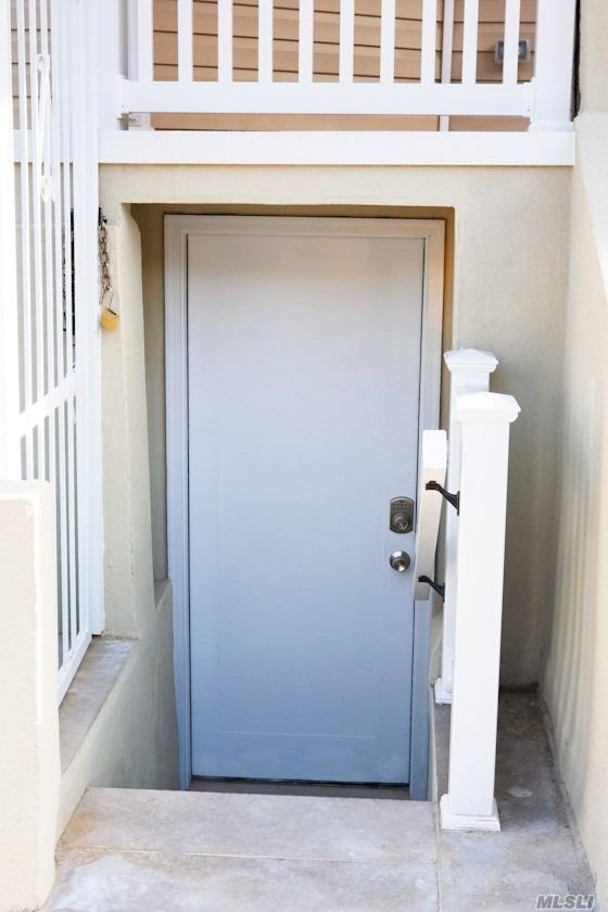 Foto del edificio - 1824 Mohegan Ave