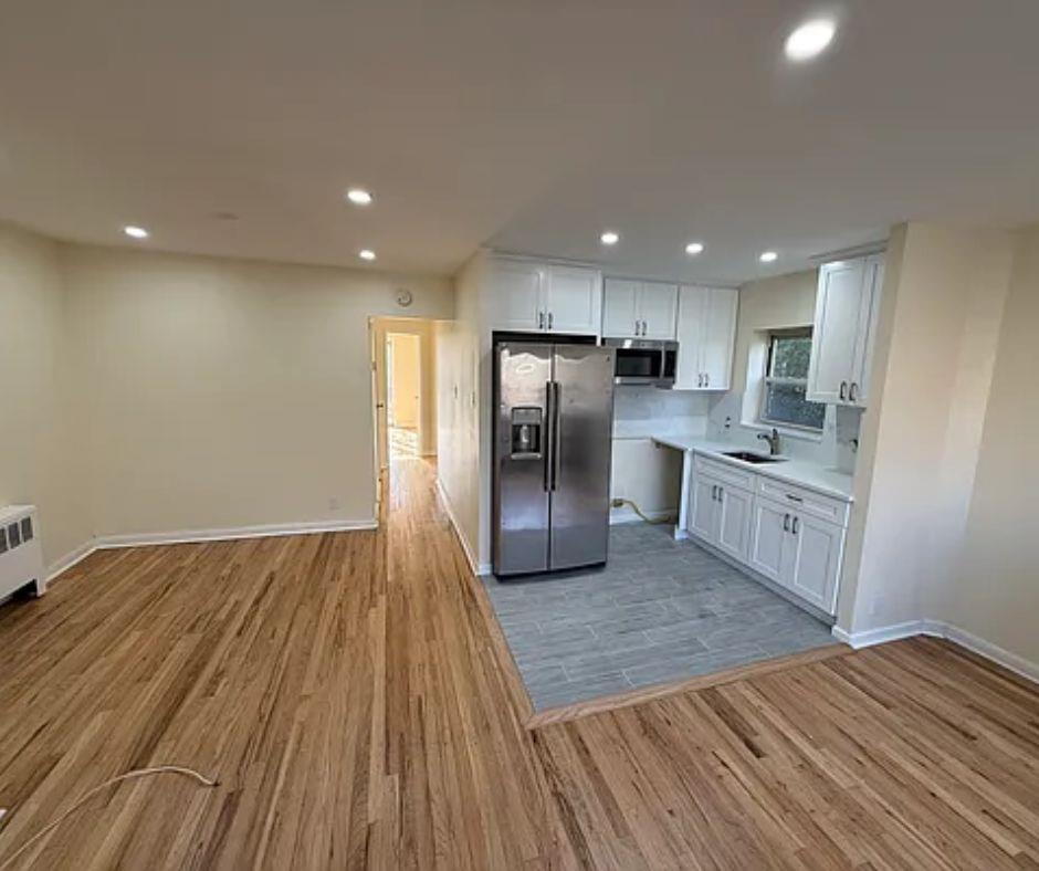 Primary Photo - 430 W 259th St