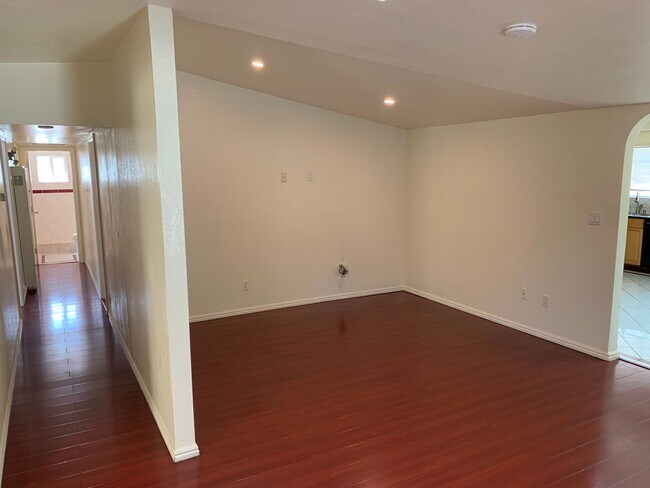 Building Photo - 6 Bedroom 4 Bathroom Sunnyvale