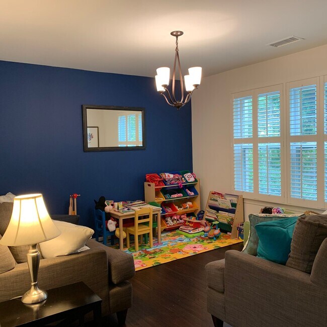 Foto del edificio - BURKE TOWNHOUSE - AVAILABLE DEC 1ST