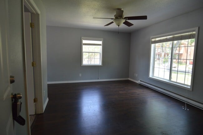 Building Photo - 95 4th Ave S