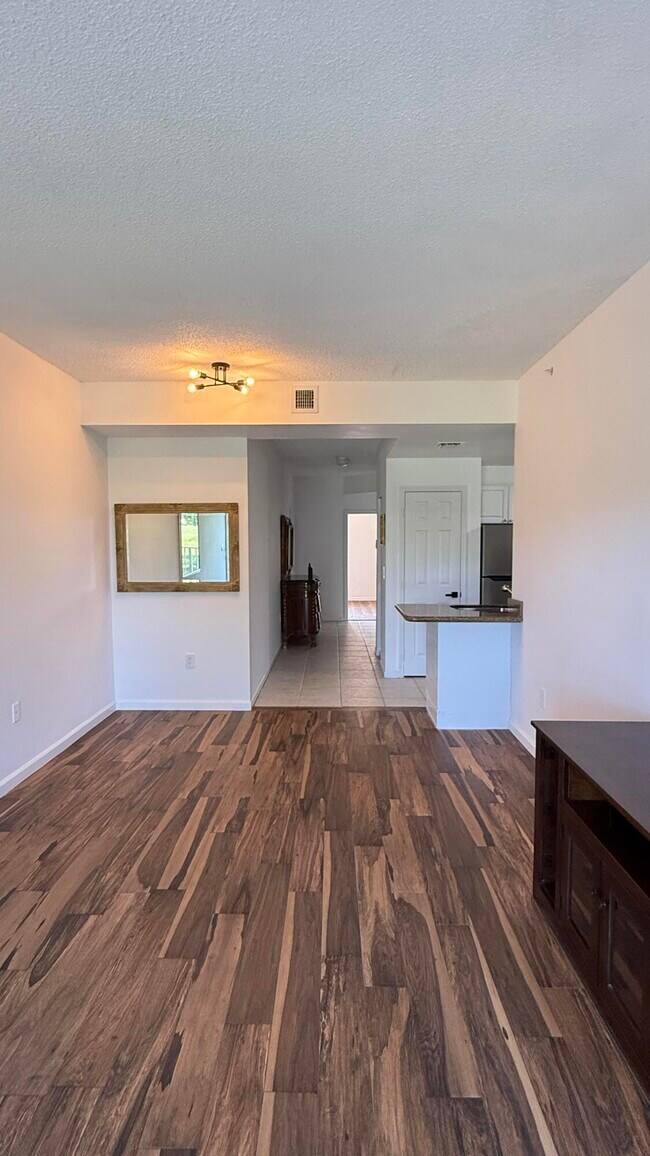 Building Photo - 2080 Greenview Shores Blvd