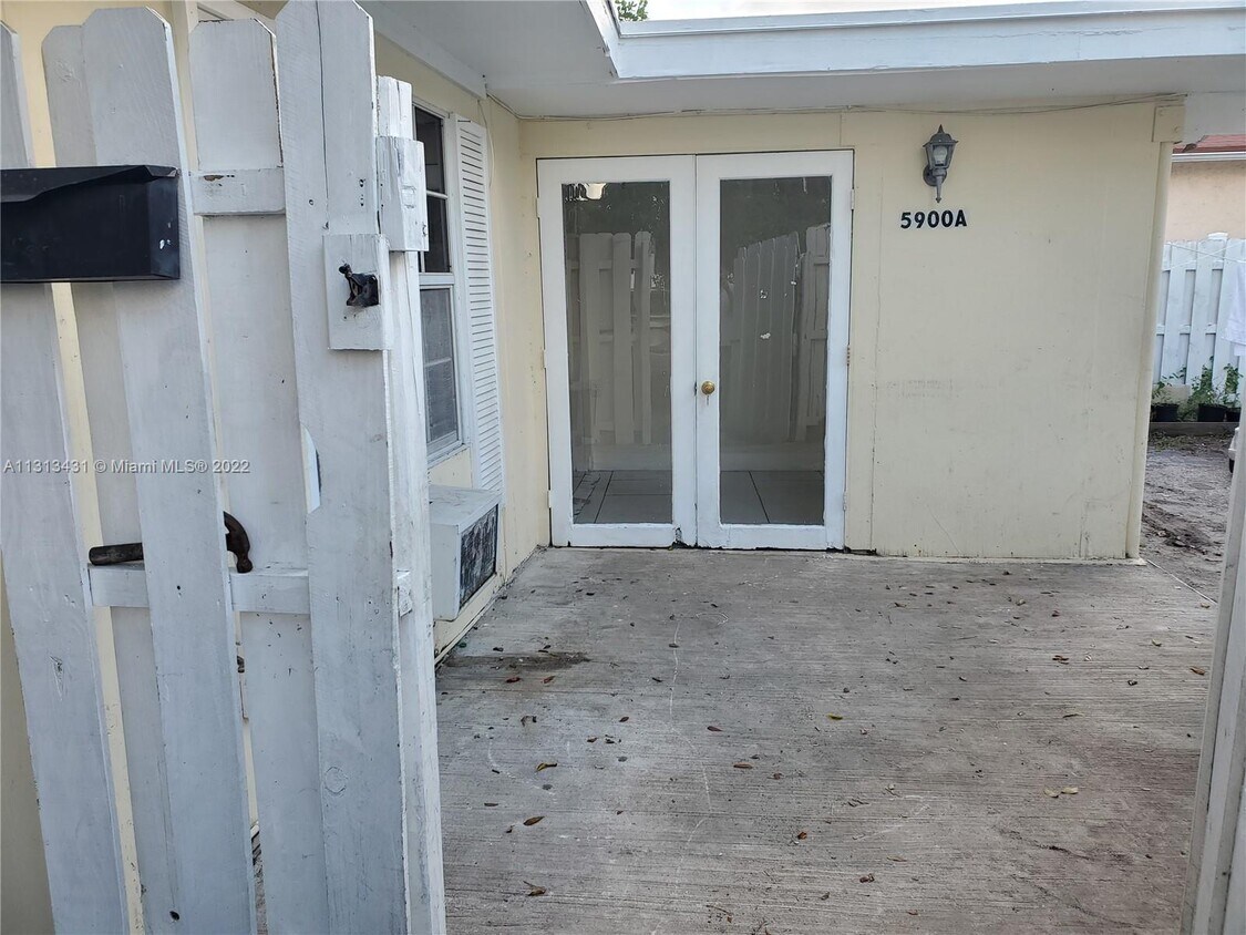 5900 Garden Ave Unit A, West Palm Beach, FL 33405 Room for Rent in