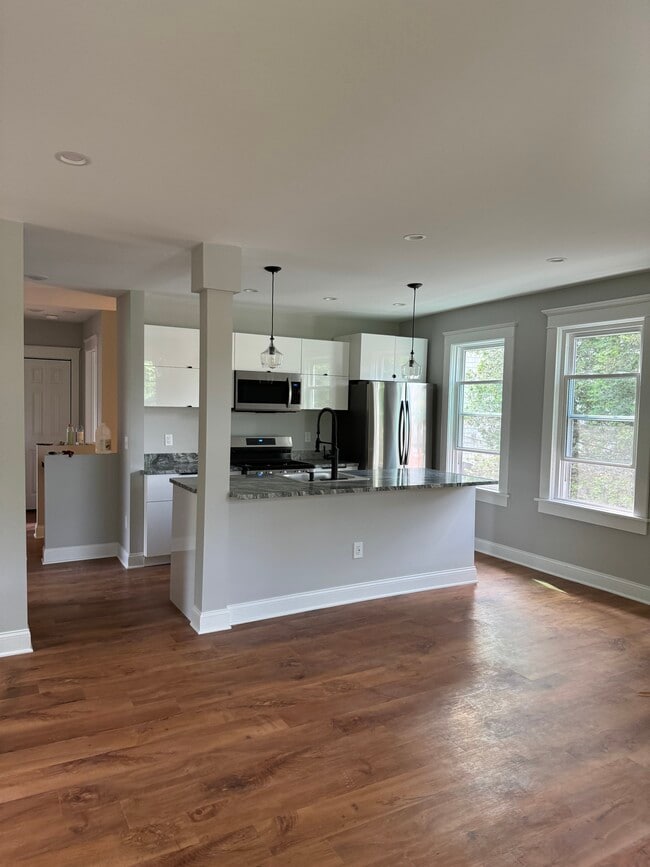 Building Photo - 76 Norwood Ave