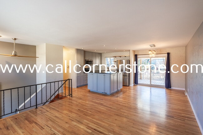 Building Photo - 1334 Pike Dr
