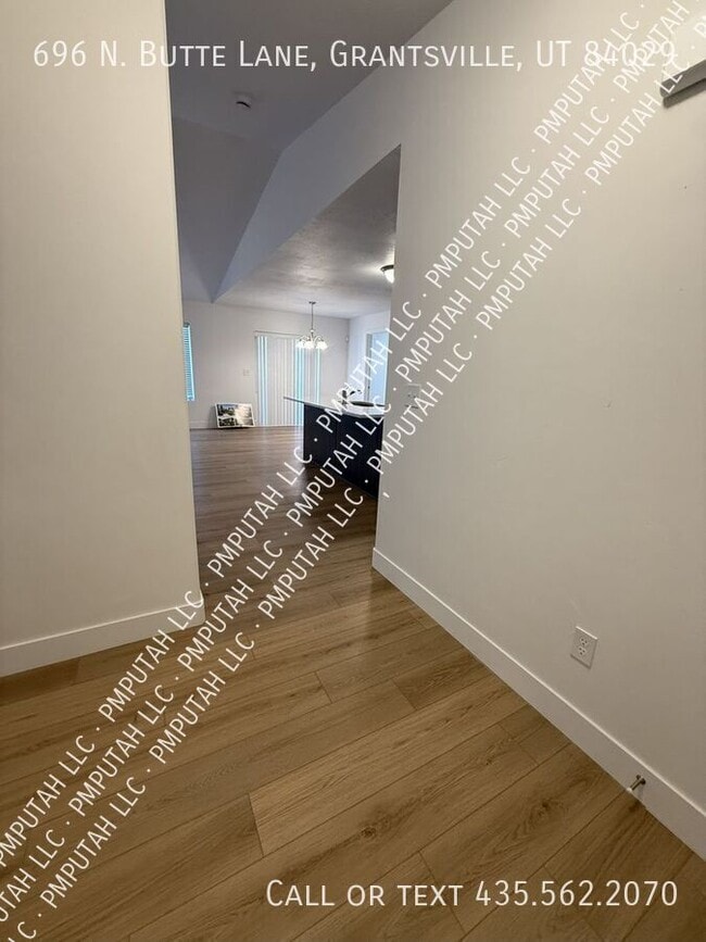 Foto del edificio - 696 Butte Ln