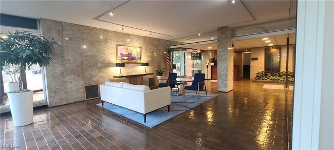 Foto del edificio - 12700 Lake Rd