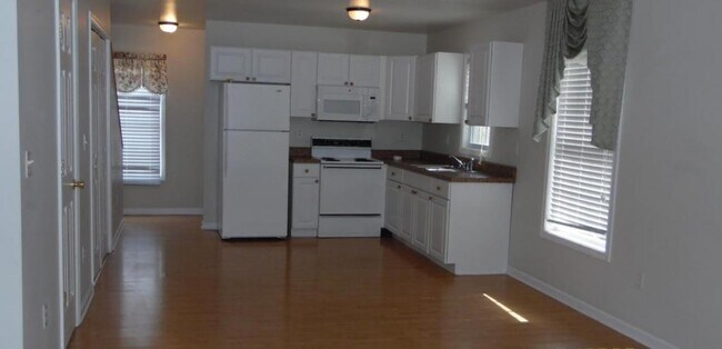 Building Photo - 1777 Blue Ridge Road Unit A