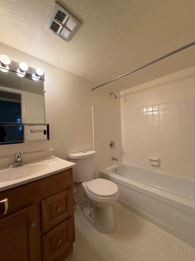Interior Photo - 200 West Apartments