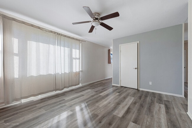 Foto del edificio - 1703 Pinewood Ln