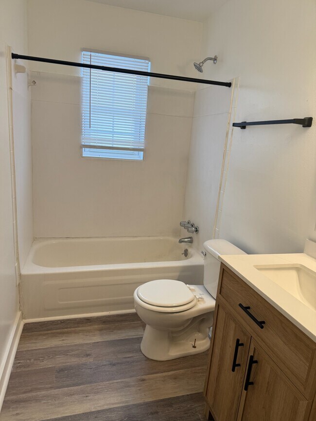 Foto del edificio - 62 Birchwood Ln