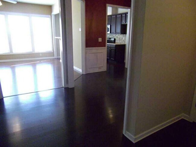Foto del edificio - 650 Township Cir