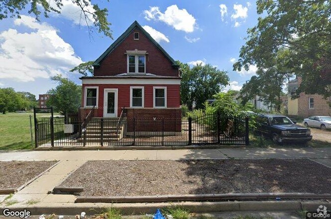 Building Photo - 7029 S May St