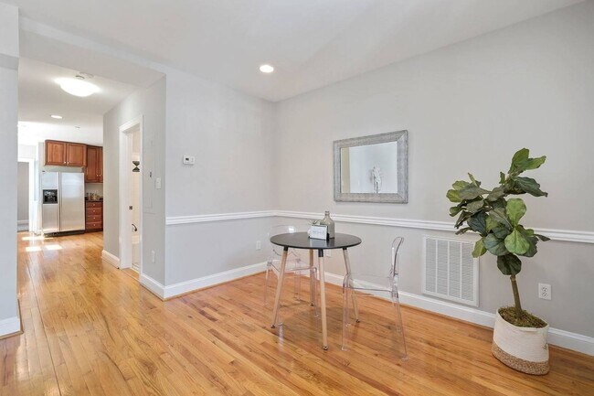 Foto del edificio - 1361 Irving St NW