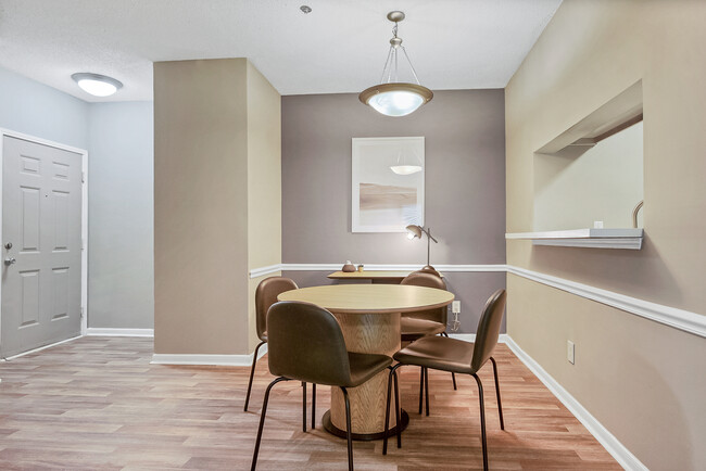 Foto del edificio - 740 Sidney Marcus Blvd NE