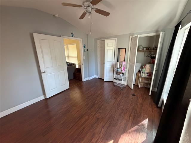 Building Photo - 979 W Pecan St