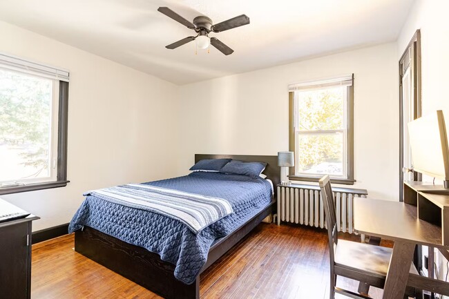 Foto del edificio - 2104 Lowry Ave N