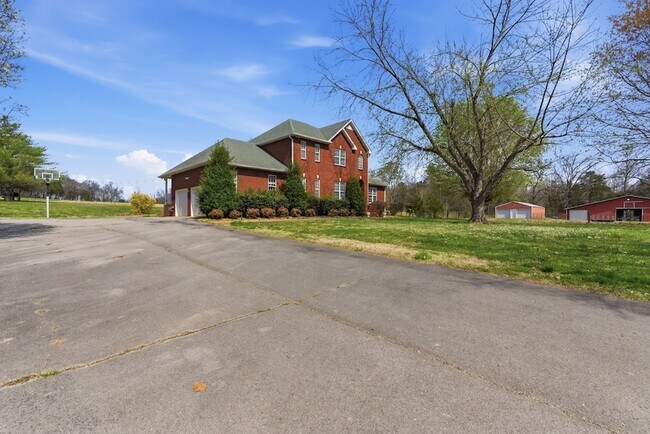 Photo - 449 Sanders Ln House