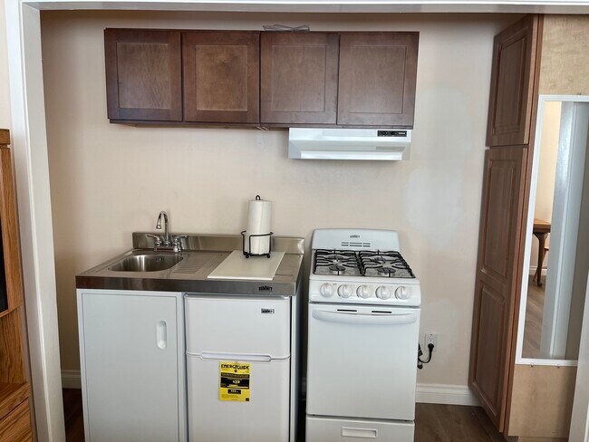 Kitchen - 10600 Lemona Ave