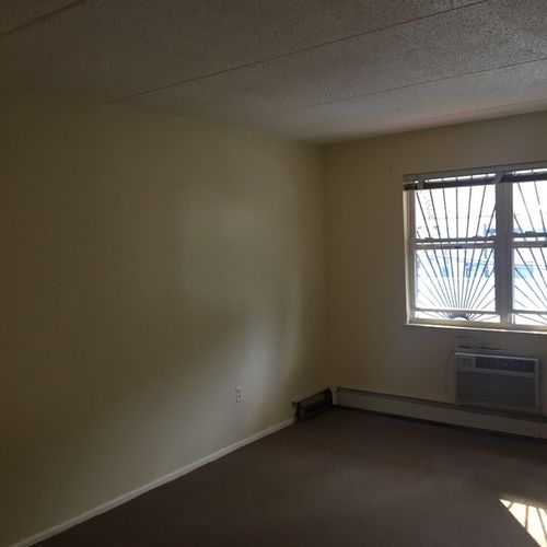 Building Photo - 57 Menahan St