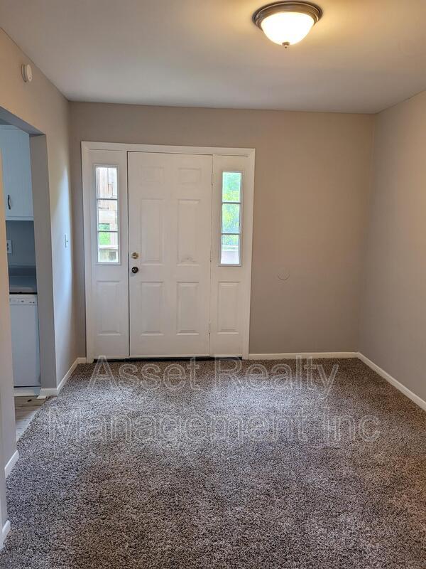 Building Photo - 805 Flanders Ln NW