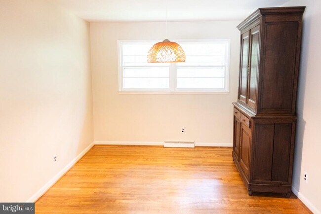 Foto del edificio - 2710 Hidden Valley Rd
